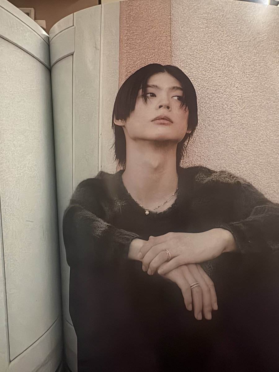 arieslaurel's tweet photo. obsessed with the new pow photobook. AESTHETIC is the word. every element feels just right. the moments they captured tell a story. soo beautiful 🥲 GO GET ONE if you haven't 🙂‍↔️
#pow #pow_grid https://t.co/RWmFYKCrJk