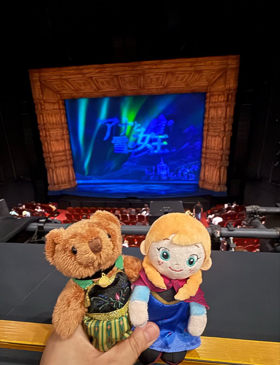 na23eri's tweet photo. 幕間⸜❄️⸝
町島さんのプンプン( ｰ̀εｰ́ )してるのが可愛い～🤭💕そして2階はエルサの魔法の全貌が見えてキレイすぎてお口ポカーンしてました🤣笑
1階も良いけど2階も良い✨ https://t.co/Fsag48Hak6