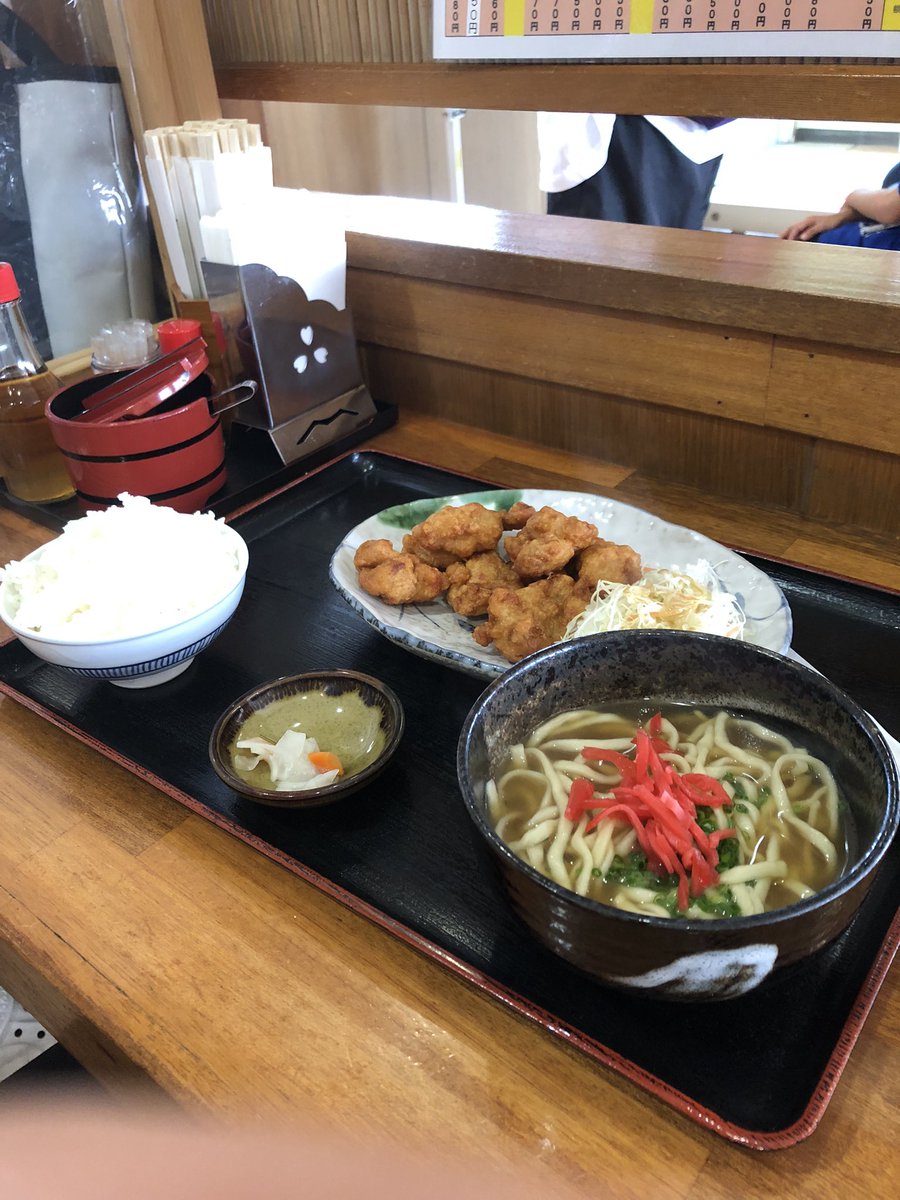 jl2cxv's tweet photo. お昼は与根食堂で
やっぱりおきなわ蕎麦だねー😊 https://t.co/mILxWfyw9y