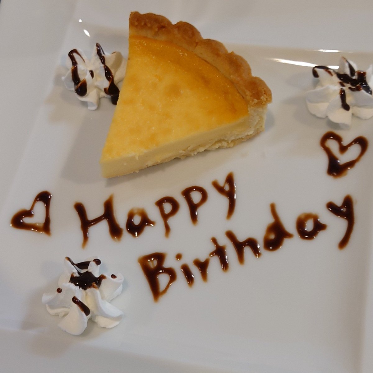 miarii's tweet photo. 260719午後1時
友達のお誕生日を #BLACKACafe でお祝い。特別メニューの #アクアパッツァ のランチセットに食後のデザートは誕生日 #チーズケーキ プレート(主役の人だけ)。#カフェラテ は当日リクエストのケロッピ。
一つ一つが美味しくて楽しいひとときです。 https://t.co/kGnc5NTCNU