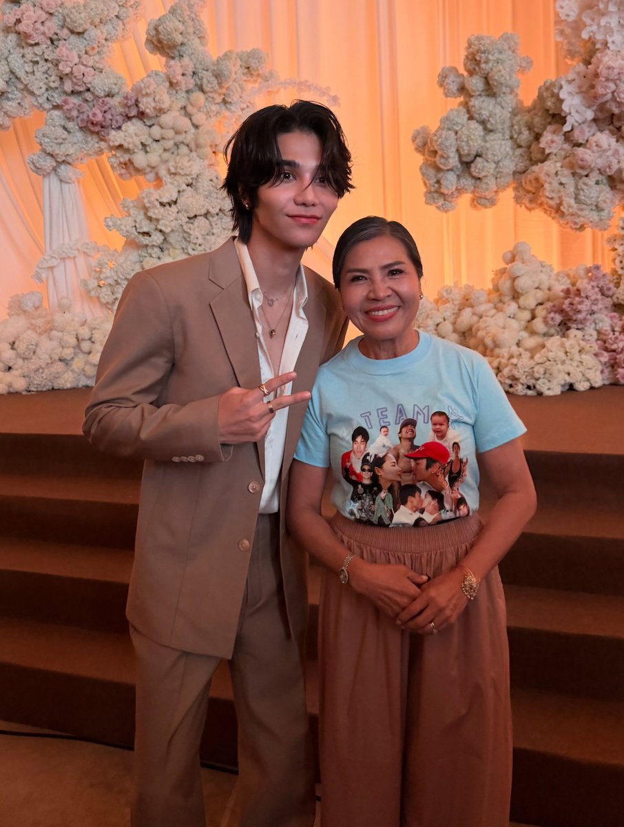 gnapapmikk's tweet photo. คุณแม่พี่ณเดชลงรูปคู่กับพี่เจฟบอกนักร้องในดวงใจ น่าร๊ากกกกกก มะคืนเตงพี่เปนหนุ่มฮอตนะนี่! 😖💓 https://t.co/u3qfTVx09P