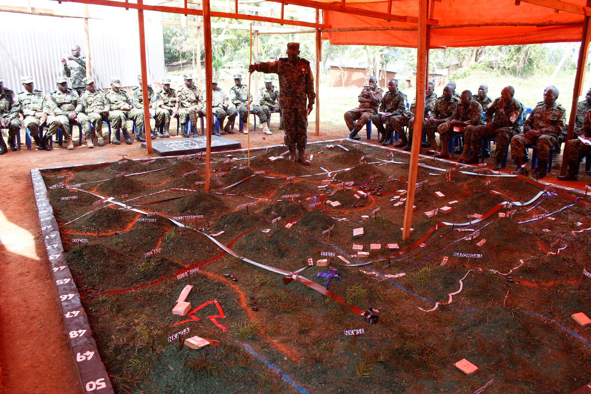 businge_akiiki's tweet photo. Thirty-three Uganda Peoples' Defence Forces (UPDF) officers completed the Communications Regiment Commanders Course at the School of Communication, Information Technology and Signals in Lugazi, Buikwe District. https://t.co/Pq8Af4IUxq