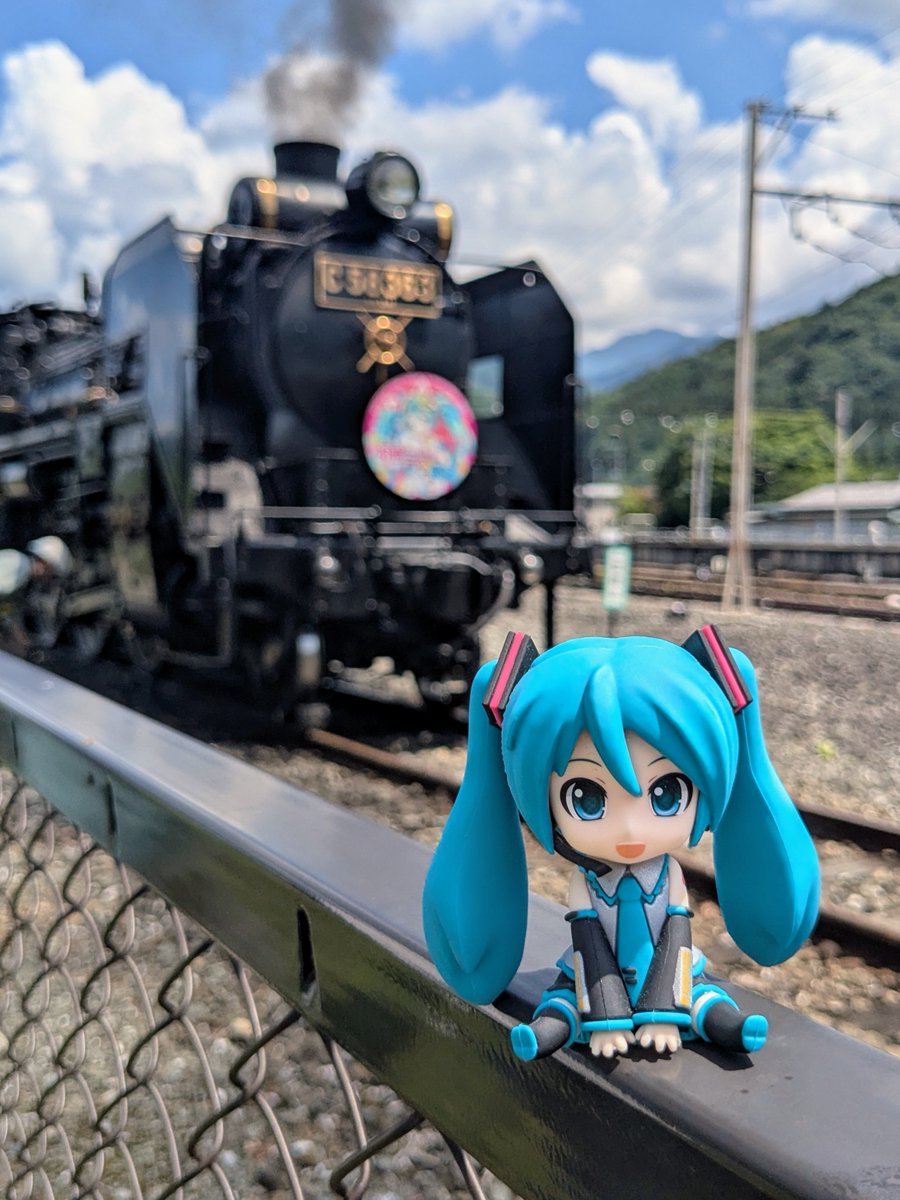 Asaka_38b's tweet photo. SL初音ミク×熊谷号 復路に乗車。SLパレオエクスプレスに乗るのは多分20年ぶり...？20年前に乗せてもらったときはSLそっちのけで165系改造の急行秩父路を見て喜んでたのを思い出します。 https://t.co/FayVPlozFa