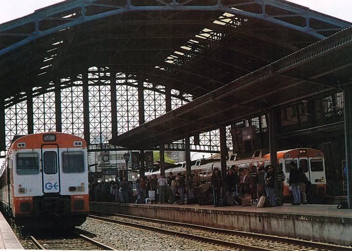 ger58056's tweet photo. Santiago de Compostela a principios del 2000.-
Foto : Niko Chicote. https://t.co/x1uqBO4Rjm