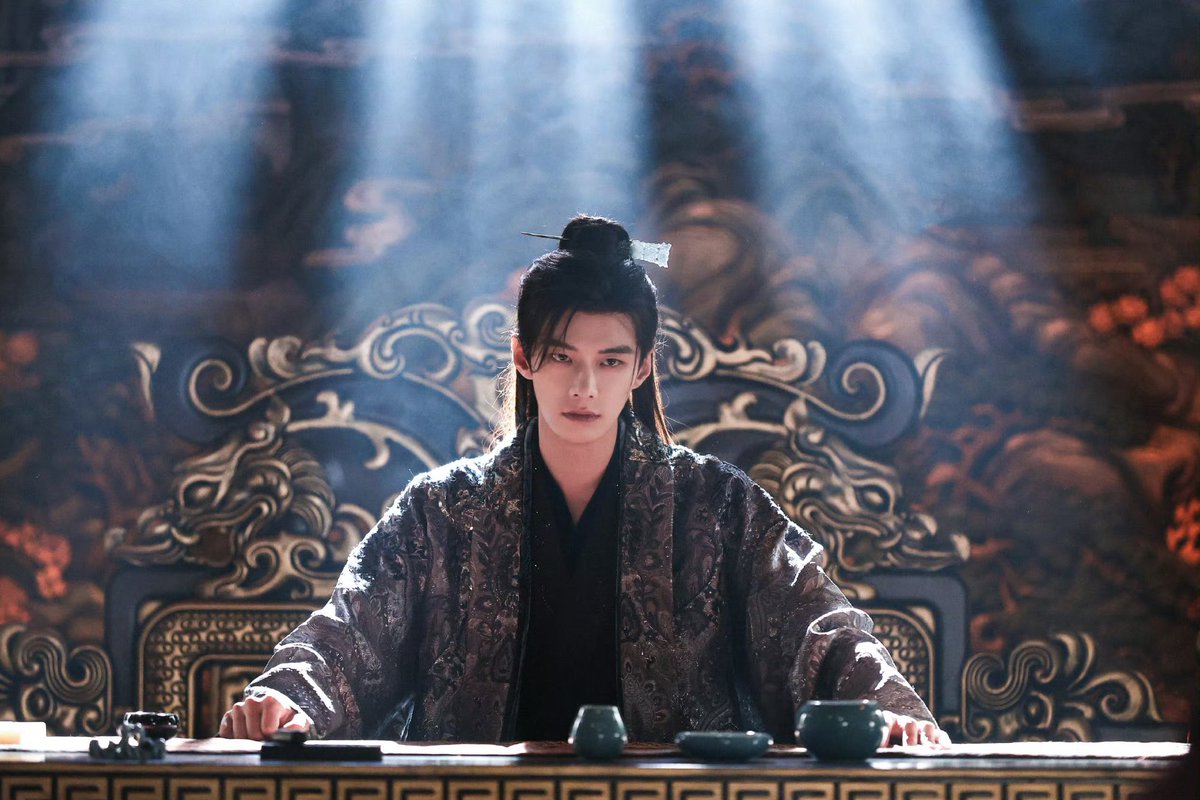 1k_happy_'s tweet photo. 260719 何与语音正在接听 웨이보 

雷霆手段肃清舞弊，一针一线串起心意。太子殿下 @何与 的魅力不止一面 ~

#하여 #何与 #HeYu https://t.co/TKLwP68pcb
