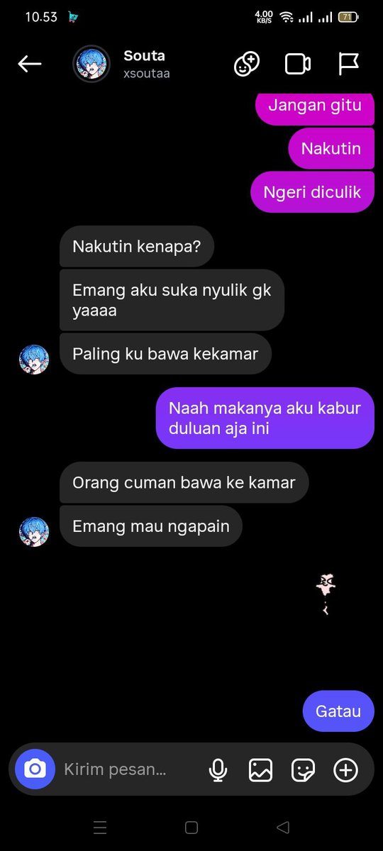 UdaArion's tweet photo. Chat nya begini, awal nya teman aku bilang dia mikir gimmick karna dia baru terjun di dunia vtuber dan si biru ini abis rp ASMR mabuk https://t.co/ylbeYiIvms