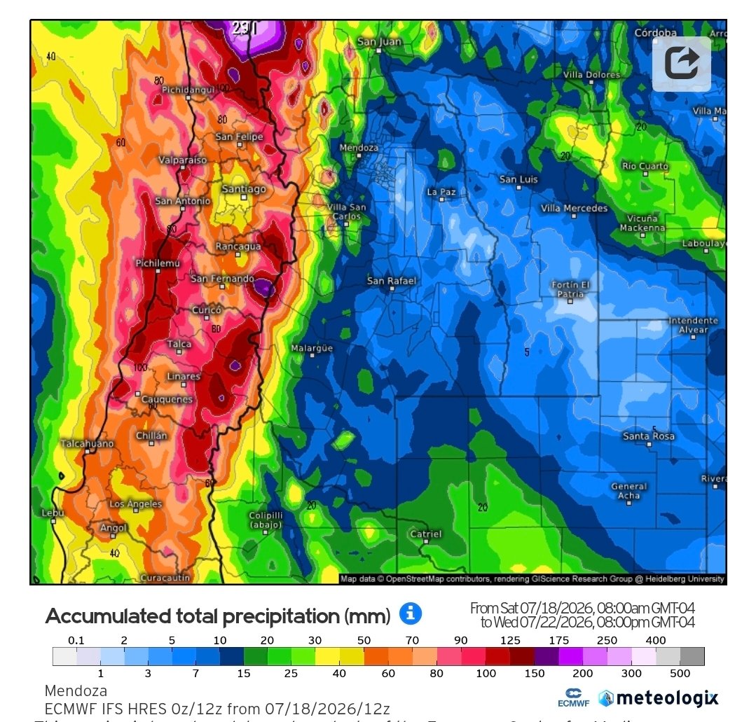 EdoWeatherman's tweet photo. ALERTA ACTUALIZACIÓN ZONA CENTRAL Y SUR.

Debido a que las zonas central y sur volverán a recibir lluvia y viento estos días, mantengo la alerta, esto considerando que el suelo ya está saturado. 

Domingo 19.
Durante la noche se espera lluvia en sectores de las regiones de Valparaíso y Metropolitana. Viento débil.
Algunos chubascos en O'Higgins y Maule por inestabilidad. 

Lunes 20.
Las precipitaciones se extenderán, de forma aislada, a O'Higgins, Maule y Ñuble. En regiones de Valparaíso y Metropolitana se concentra lo más activo, con posibles tormentas eléctricas. Viento moderado en la costa con ráfagas sobre 40-60 km/hr. 

Martes 21.
Durante la madrugada ingresará nuevo sistema frontal con lluvia, a ratos intensa, entre región de Valparaíso y Biobío. En el transcurso del día se extenderá a regiones de La Araucanía y Los Ríos. Probables tormentas eléctricas en sectores de la zona central. Viento moderado de 40-60 km/hr. 

Miércoles 22.
Las precipitaciones se concentrarán de O'Higgins al sur, declinando durante el día. 

Montos probables en total.
Región de Valparaíso. 40-70 mm, en algunos sectores sobre 80 mm.
Región Metropolitana. 20-50 mm. Algunos sectores sobre 60 mm.
Regiones de O'Higgins, Maule y Ñuble. Sectores costeros 70-100 mm, interior 40-70 mm. Algunos sectores pueden superar los 100 mm.
Regiones del Biobío a Los Lagos. 30-60 mm. 

Nieve extra para la zona central. 0.2-1.5 mts.

Recuerda que la información sobre el norte chico fue publicada con anterioridad.

Después del 22 de julio hay incertidumbre entre los modelos, aunque seguirán llegando eventos de lluvia. Sin embargo, voy a esperar hasta el lunes para dar información sobre ellos.

#SistemaFrontal. 
#Temporal.