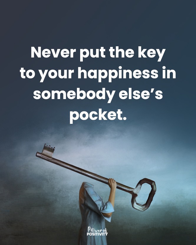 LIVEpositivity's tweet photo. Never put the key to your happiness in someone else’s pocket. 💖🔑 https://t.co/GxKH92wK0d