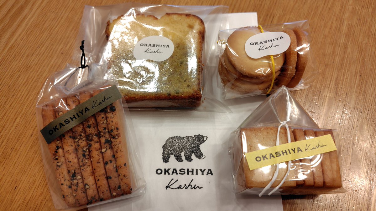 jiromari's tweet photo. 西荻窪オカシヤカルフさんでチーズクッキー等購入。このポリポリ感好き。すぐ近くのたまめし食堂さんで美味しいランチ後猛暑の為まっすぐ帰宅。日に当たったせいか今猛烈に眠い。午後はゆっくり過ごす。 https://t.co/tQwBJwi7vF