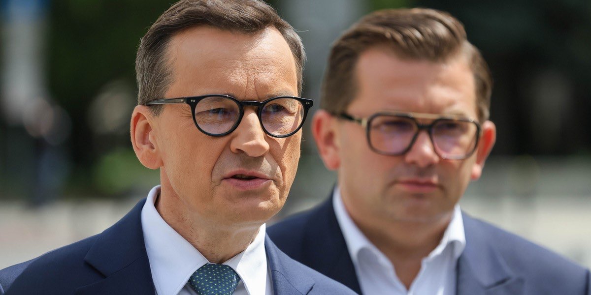 Lukasz_Kmita's tweet photo. Słowo na niedzielę:
gdy obserwuję kilkudziesięciu posłów @pisorgpl którzy prowadzą zmasowaną akcję ataku na wiceprezesa PiS @MorawieckiM to przypominam kolegom, którzy określają się jako wierzący:
 nie zniesiono przykazania „nie mów fałszywego świadectwa przeciw bliźniemu swemu!” https://t.co/TxO0zb15jH