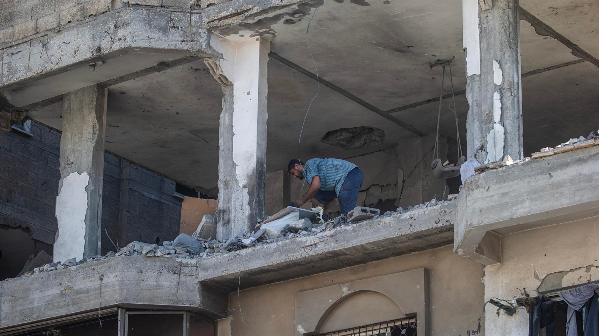 Cooperativa's tweet photo. Bombardeo israelí aniquiló a una familia completa en Gaza, entre ellos tres niños https://t.co/UTSR2TarQF https://t.co/LKHunwANv6