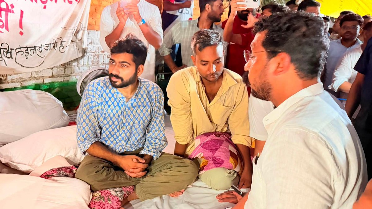 AniketDhanuk_'s tweet photo. कल रात्रि जंतर मंतर पहुंचे नगीना सांसद चंद्रशेखर आजाद जी 

@BhimArmyChief https://t.co/CPAeoqctRd