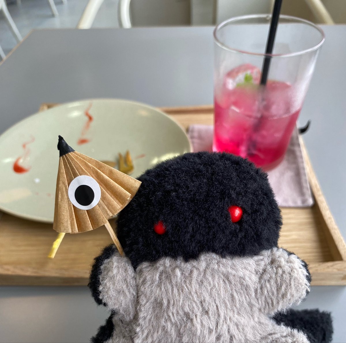 BeQFY9Ugxw5556's tweet photo. ぷちから傘殿略してぷちから殿が仲間に加わりました。

丁度雨降りそうだし、良かったなうなぎ‼︎ https://t.co/lFm8NCrStx