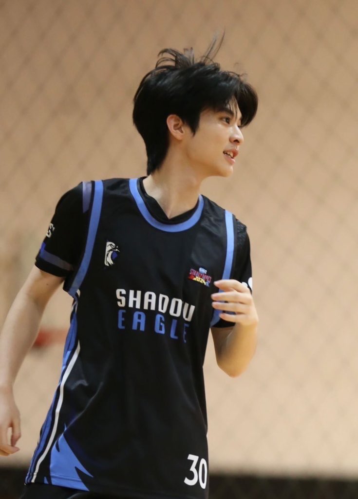 xxz_moonlight's tweet photo. ไม่จม ไม่หาย จะใส่เสื้อสีไหนแอสตันก็รอด https://t.co/OI1KforRAt