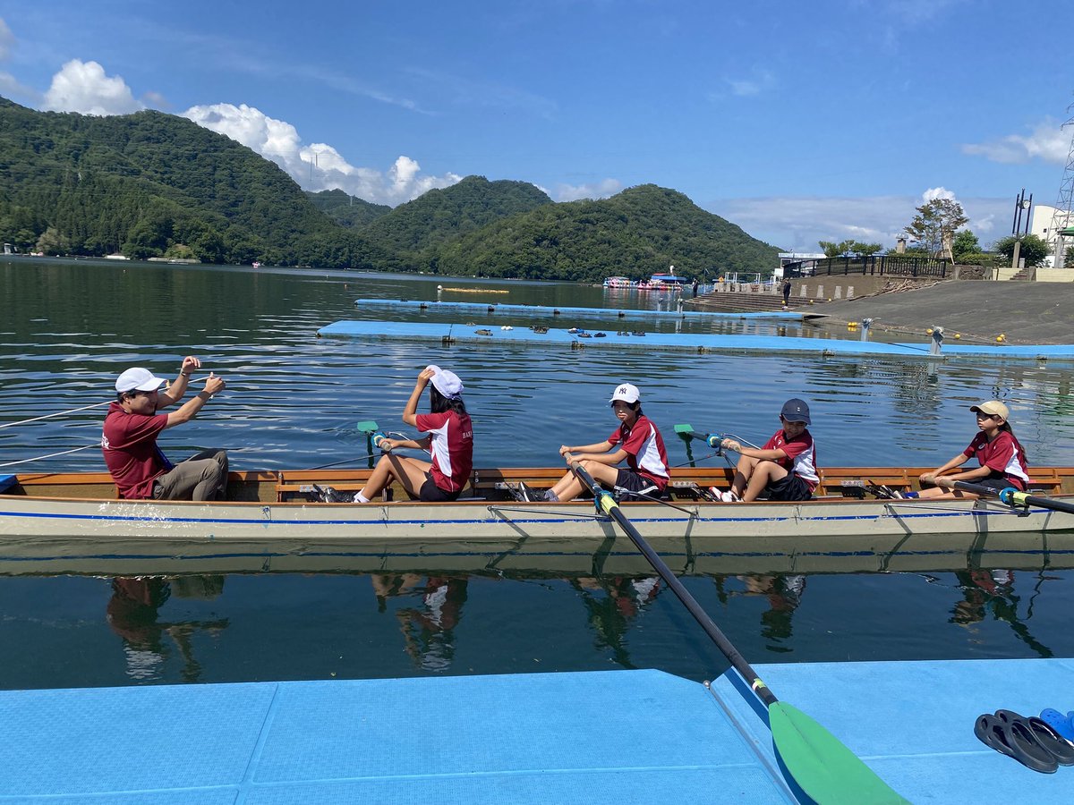 WASEDACLUB_boat's tweet photo. 今日はJr.は相模湖、シニアは戸田コースの2会場制で通常練習

相模湖前回は雨天で寒かったですが、今日は一転、暑かった🥵
それでも沖でスピードに乗ると
気持ちよかったー

次週は全員戸田コースの予定です

※画像は保護者Sさま提供🙏 https://t.co/JydYdfv9Nw