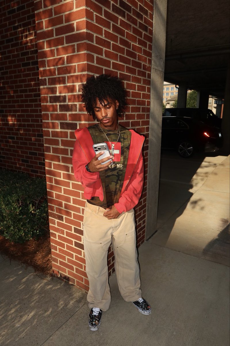tylikjpg's tweet photo. chill fit https://t.co/s8mGaTqZfL
