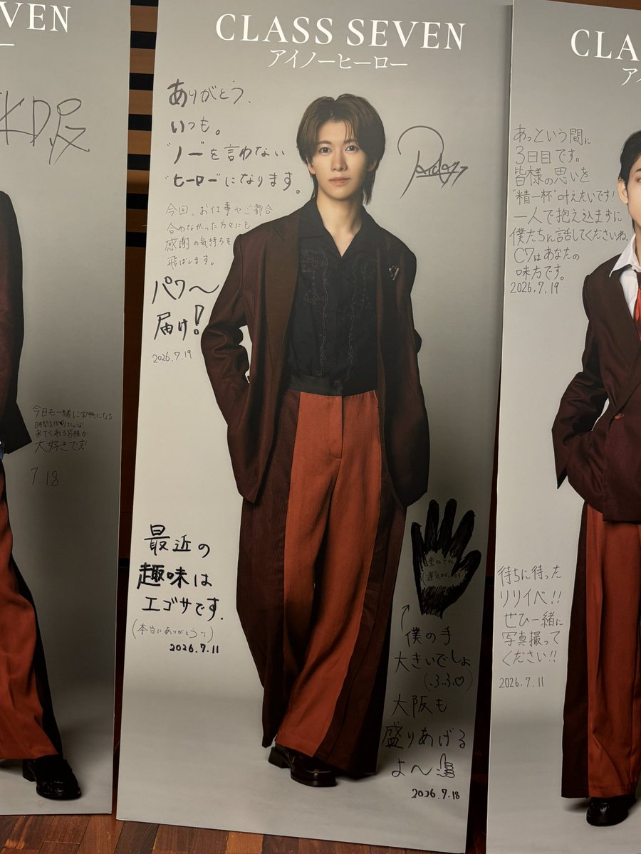 01_Erika_09's tweet photo. 8月のライブの前に、知人に誘われ行ったらビジュヤバすぎた😍人生初の握手会やばいな...❤️𓈒𓏸 https://t.co/ab3efYjciY