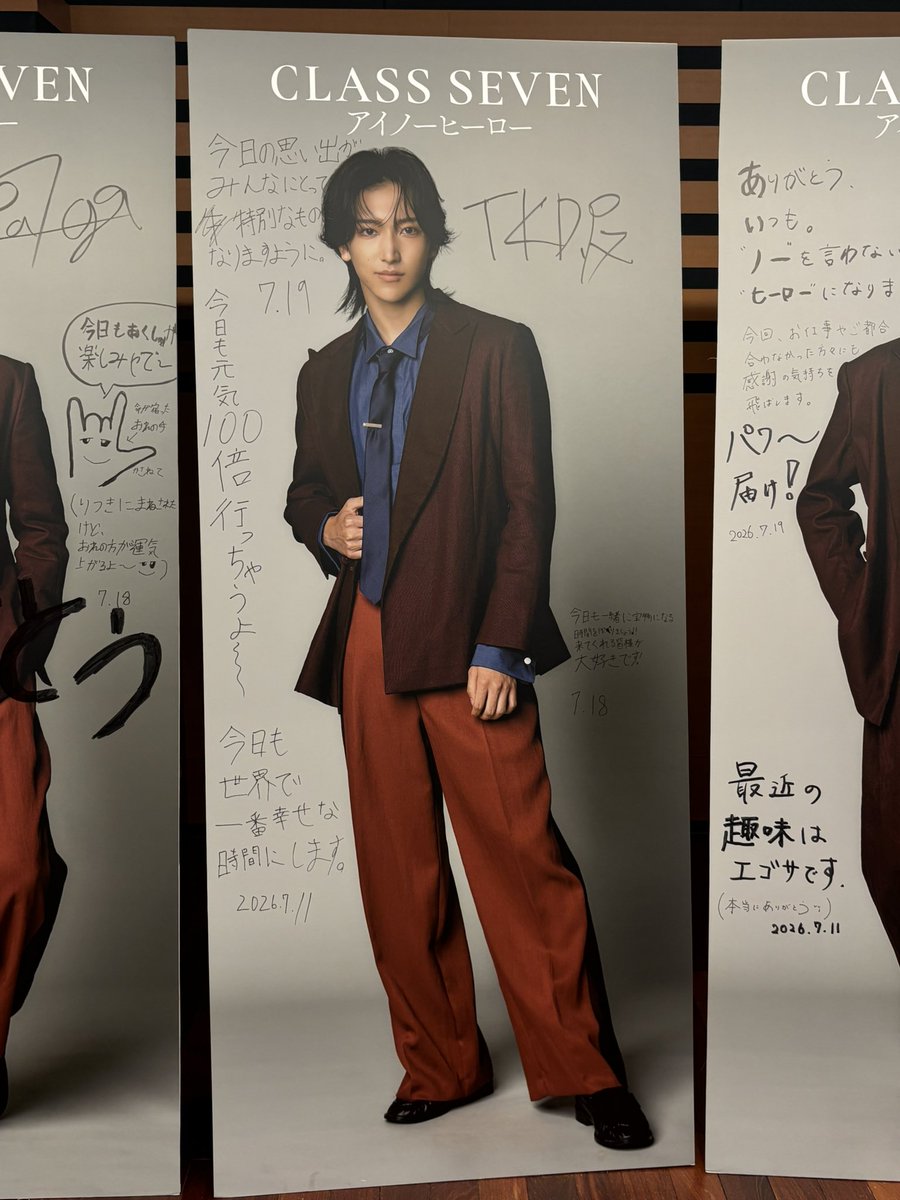 01_Erika_09's tweet photo. 8月のライブの前に、知人に誘われ行ったらビジュヤバすぎた😍人生初の握手会やばいな...❤️𓈒𓏸 https://t.co/ab3efYjciY