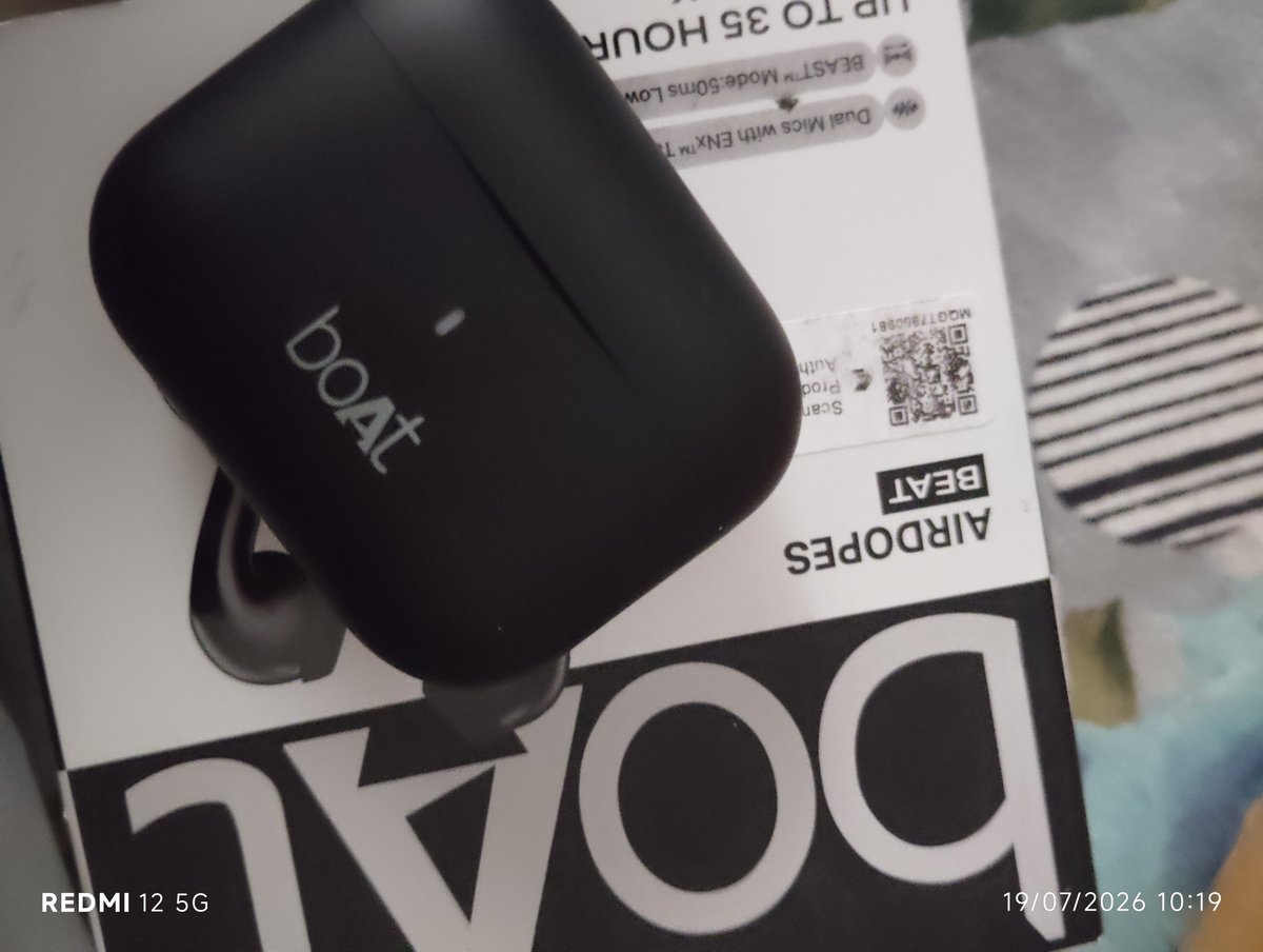 aneeta_am's tweet photo. @amazonIN @RockWithboAt But received some other product n that product was defective it was not working 
These are defective product I returned for the replacement but your WORST customer service team returned it back to me saying this product doesn't match with the product I ordered https://t.co/NLXNHK0yUi