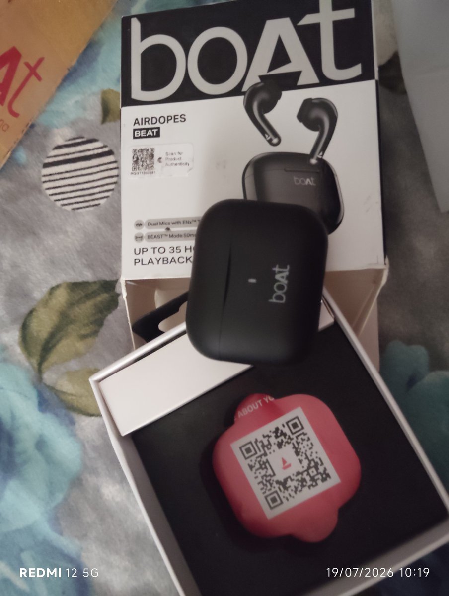 aneeta_am's tweet photo. @amazonIN @RockWithboAt But received some other product n that product was defective it was not working 
These are defective product I returned for the replacement but your WORST customer service team returned it back to me saying this product doesn't match with the product I ordered https://t.co/NLXNHK0yUi