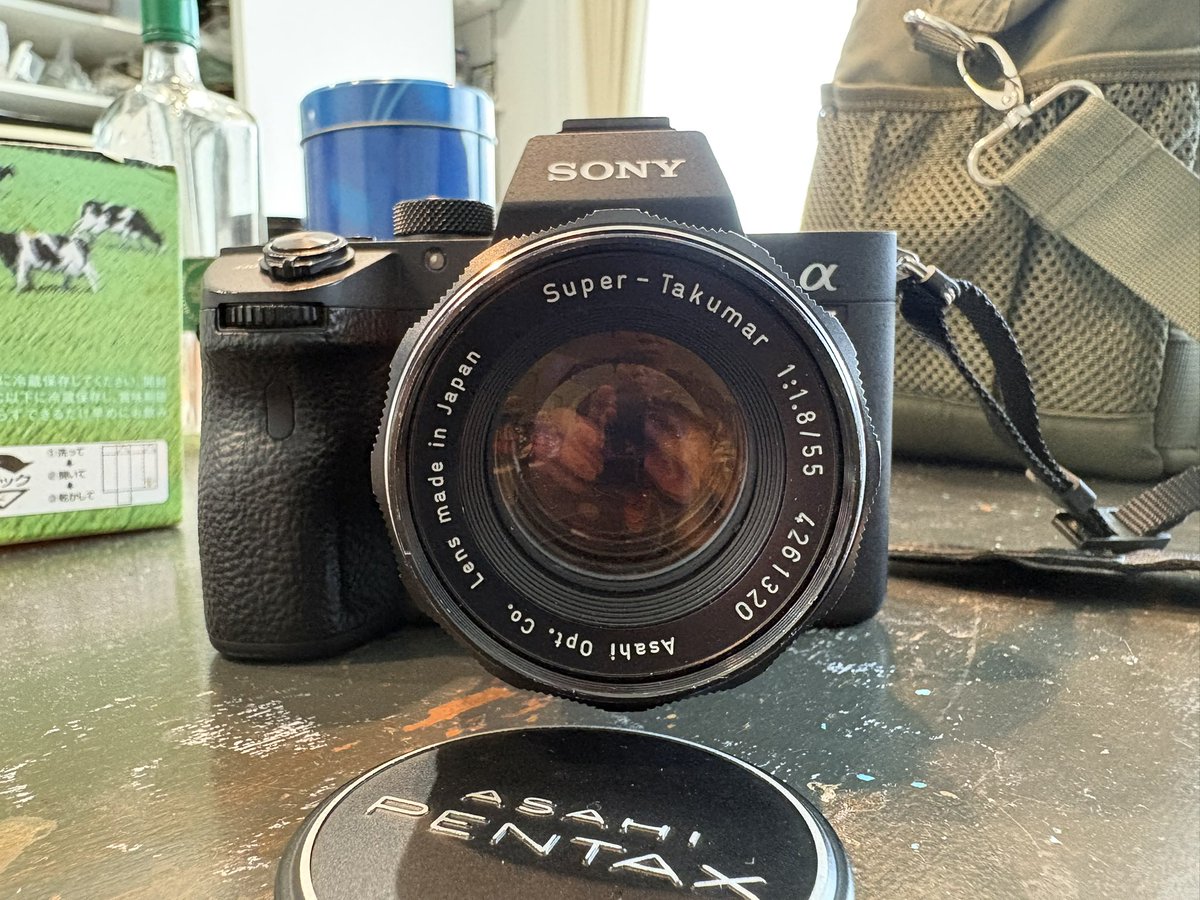 ryotake0719's tweet photo. 父親から誕プレでm42マウントアダプターとSuper-Takumar 55mm f1.8もらった
いざオールドレンズ沼へ https://t.co/Pmu4vTAKrm