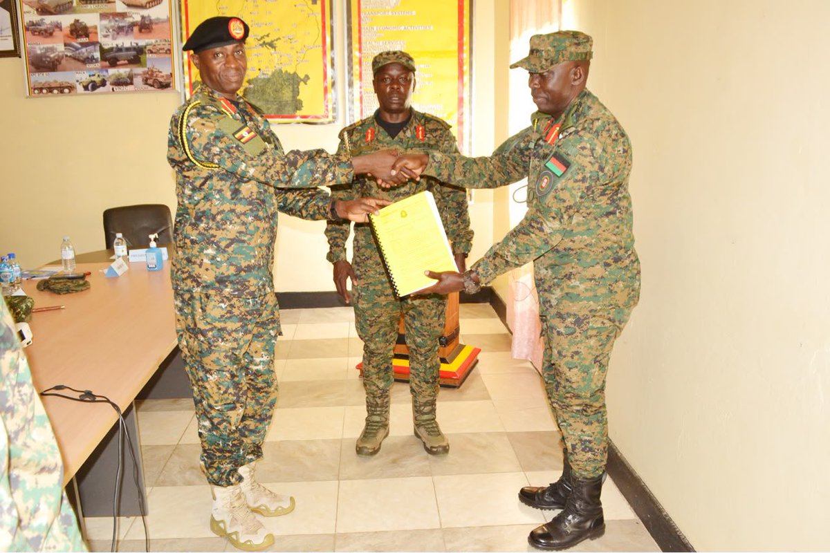Commander1Blitz's tweet photo. Colonel Griffin Kantinti Senkubuge is the new Deputy Division Commander of the UPDF Motorised Infantry Division, taking over from Colonel Esibio Omaria.
The ceremony was officiated by Deputy Commander Land Forces, Major General Joseph Ssemwanga, at Nakasongola. #UPDF #MODVA https://t.co/EvqpVUsere
