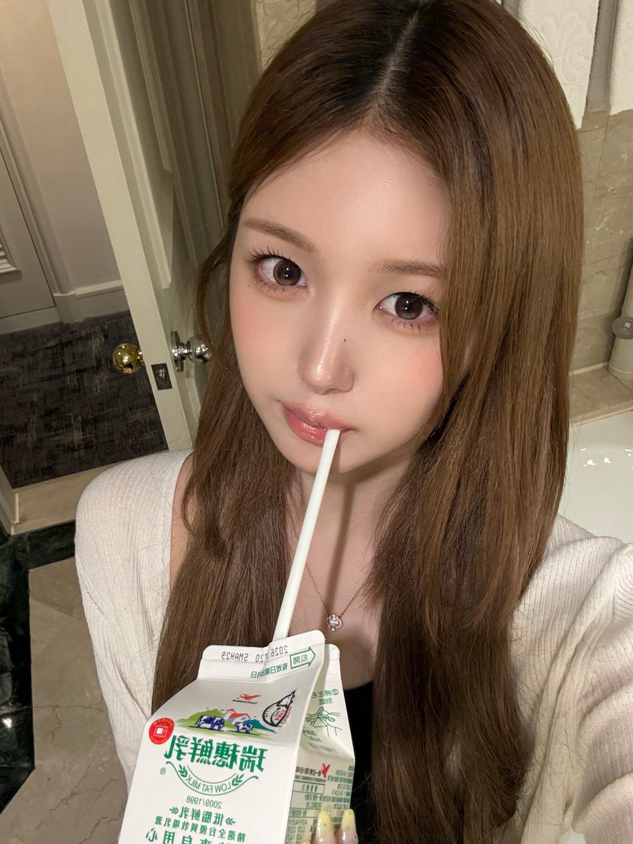 beanbean18__'s tweet photo. 260719 코스모톡 #주빈 

퍼스널컬러 우유 https://t.co/cEMiiKJiGV