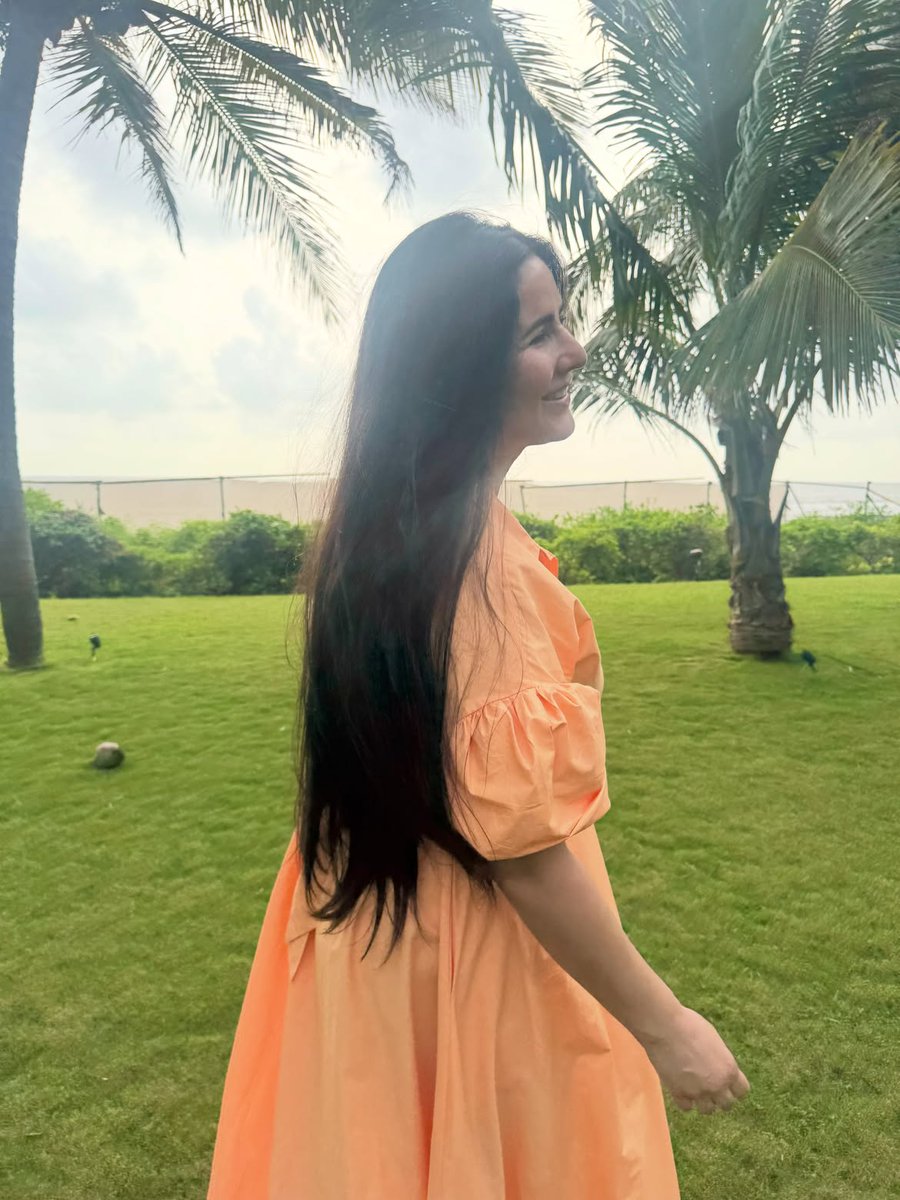 filmfare's tweet photo. #KatrinaKaif shares wholesome glimpses from her birthday with baby Vihaan and #VickyKaushal. ❤️

#Celebs https://t.co/i3q3WbnM13