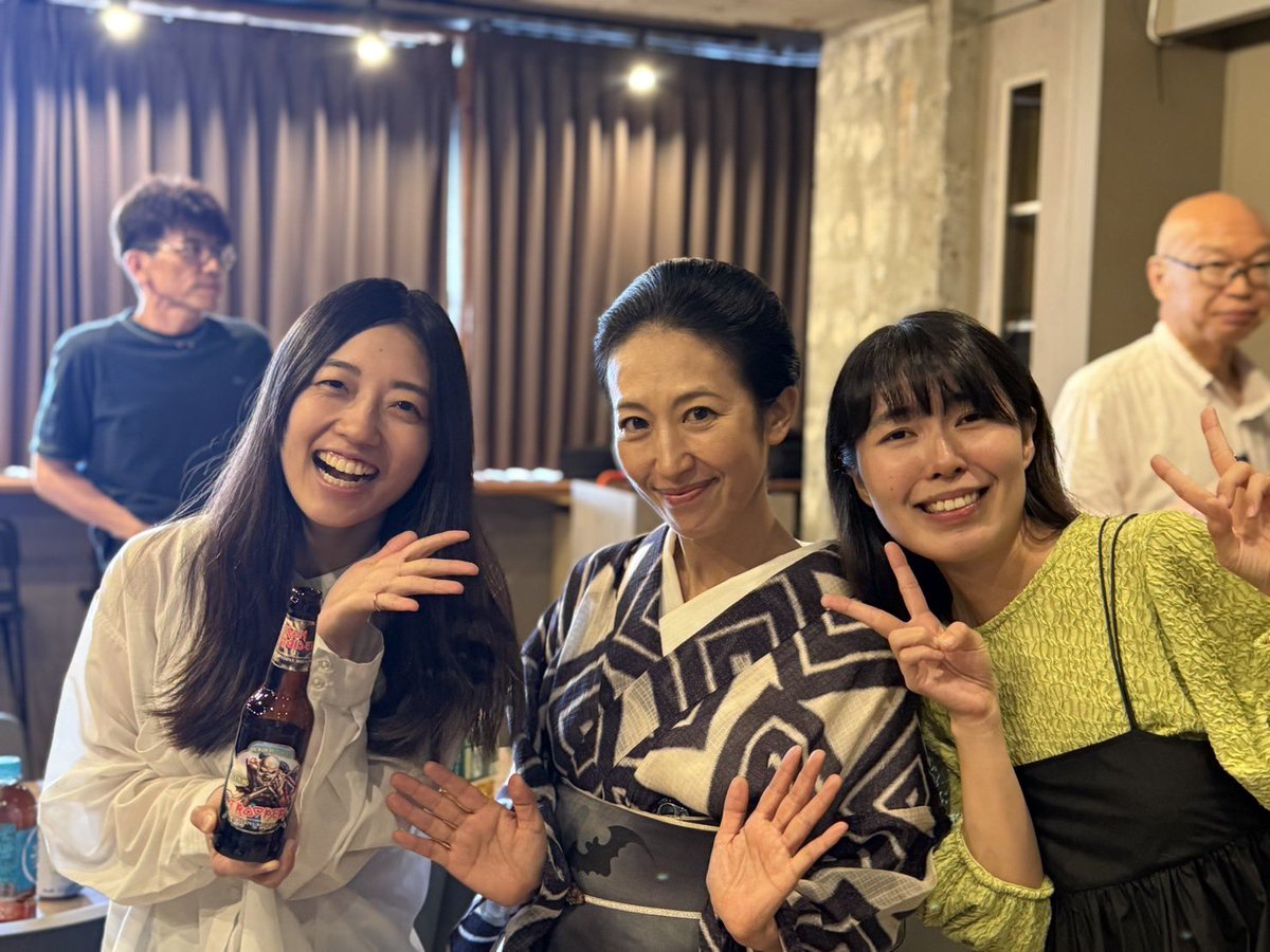 f_aya12's tweet photo. 手をつなごうアジアさんのイベント
小唄の会に参加してきました！

小唄を聴くのははじめて。三味線の音色、そしてまみさんの唄声。小唄の解説もあり、風情を感じるしっとりした時間でした🎐

小唄に合わせたお着物やかんざしをセレクトされているのもとっても素敵でした✨ https://t.co/I6n1fj0fbs