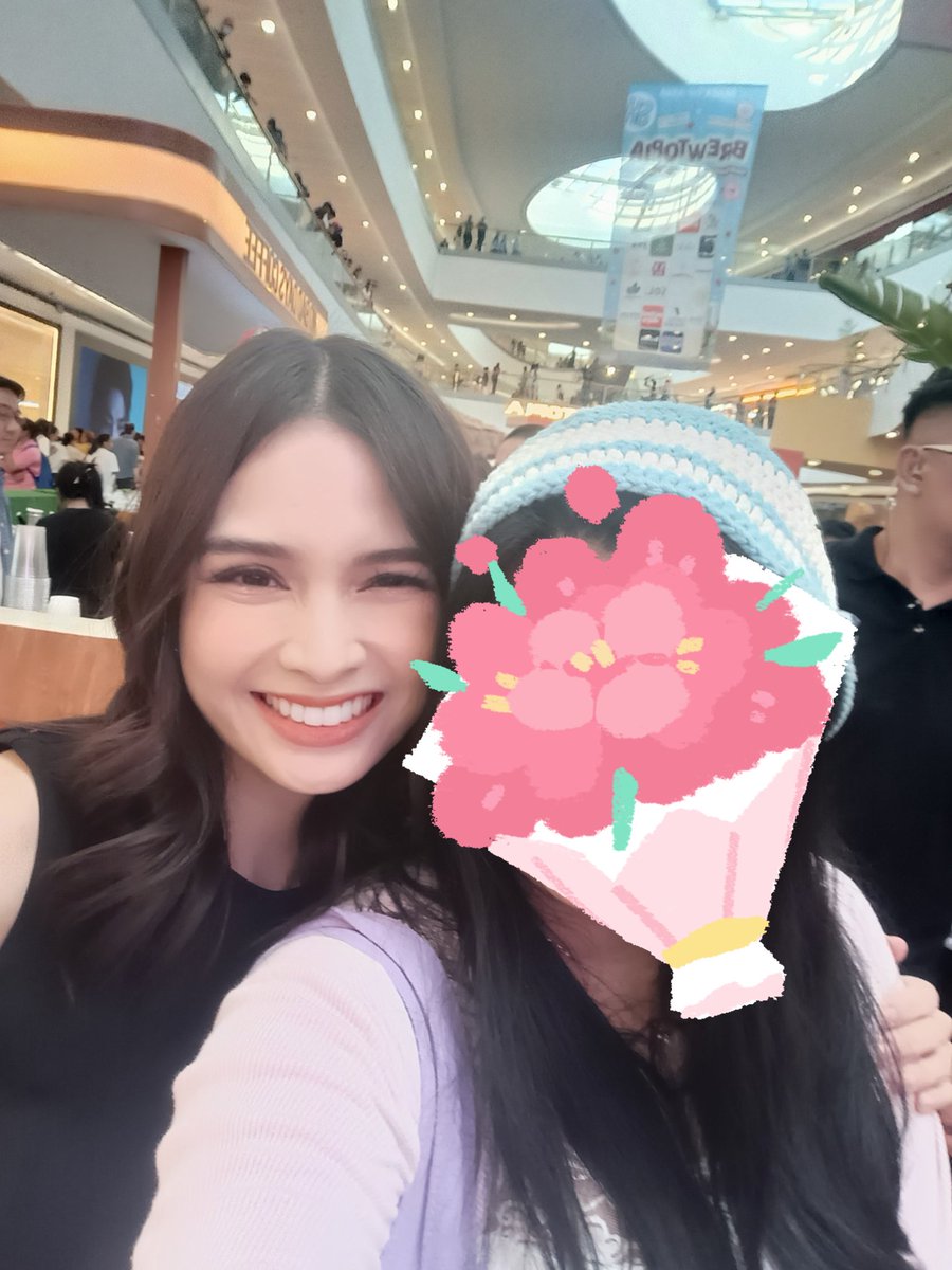 aria_peng_zai's tweet photo. genuine happiness despite my exhaustion going to two events on different locations

Thank you Ate Rhen @realrhen

SOLOVELY CUP OF RHEN
#RhenInSolCafe https://t.co/KP2fHBnkwW
