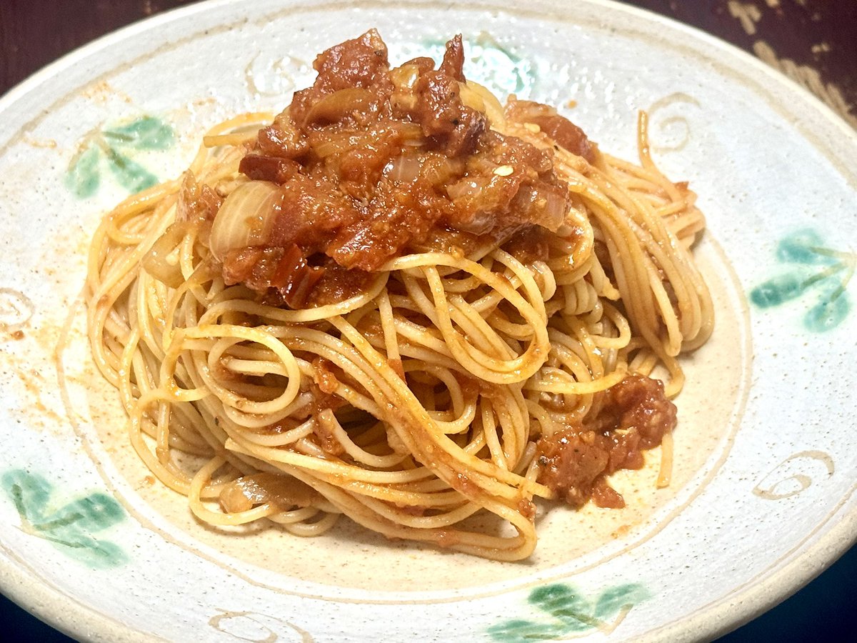 MarimoRecter's tweet photo. マリモさん家のゴハン

ピリ辛トマトパスタ

冷蔵庫の奥にあったトマト缶を発掘してしまったのでトマトパスタに。
ピリ辛に味付けして完成！
今日も美味しくいただきました☺️ https://t.co/KViEw0zErv