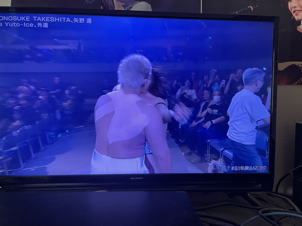 tsob2011's tweet photo. yutoと竹下、
場外でひたすら殴り合って
両者リングアウト😅
#G1CLIMAX36 https://t.co/G2XbrAfqc3