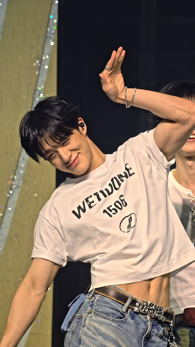 jesterjeno's tweet photo. she is who she think she is https://t.co/ow4B9B9XX9
