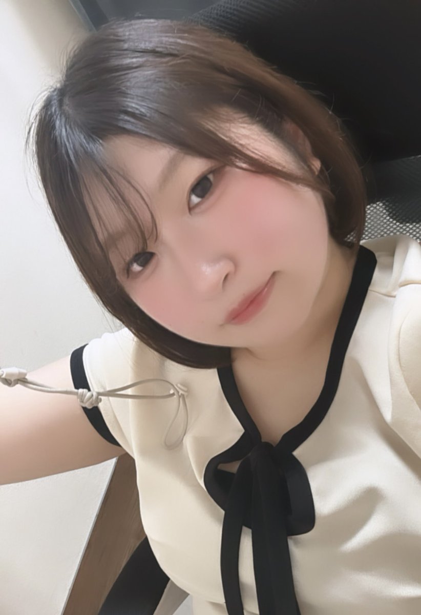 chamisuruneki's tweet photo. 久しぶりに自撮りした
またまるまるとしたな https://t.co/hChqBmKtNA