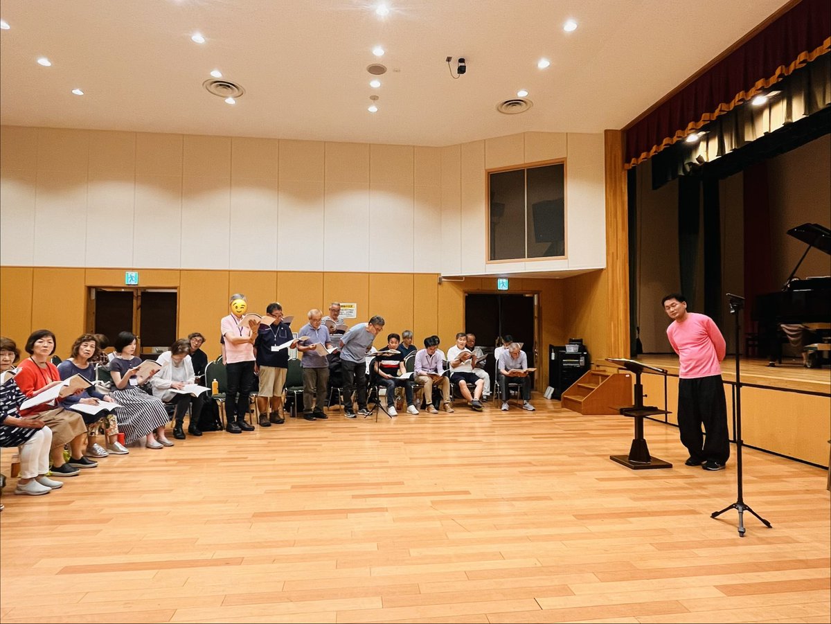 DMCtokyo's tweet photo. 今週は午前午後通しでの1日練習で、良寛相聞、武満のうたI、フォーレのレクイエムの3ステージの曲をすべてやりました！

本番まであと3ヶ月。
暗譜でやるぞ！と聞いて気合の入り方が変わりました(顔色が変わったとも言う笑)

まだ不完全な状態で楽譜を外すと、できてないところがよく分かります😂 https://t.co/I7r3iJf3jW