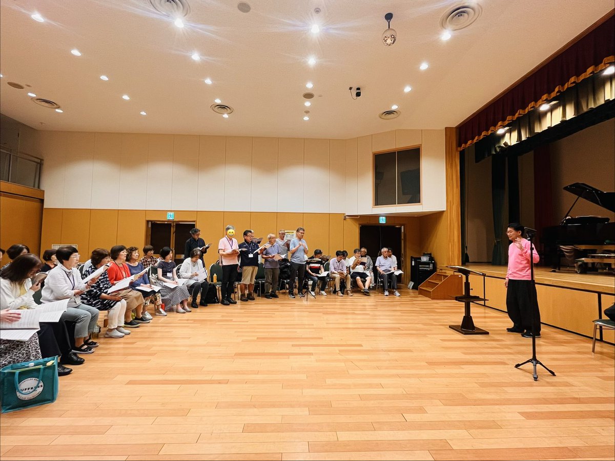 DMCtokyo's tweet photo. 今週は午前午後通しでの1日練習で、良寛相聞、武満のうたI、フォーレのレクイエムの3ステージの曲をすべてやりました！

本番まであと3ヶ月。
暗譜でやるぞ！と聞いて気合の入り方が変わりました(顔色が変わったとも言う笑)

まだ不完全な状態で楽譜を外すと、できてないところがよく分かります😂 https://t.co/I7r3iJf3jW