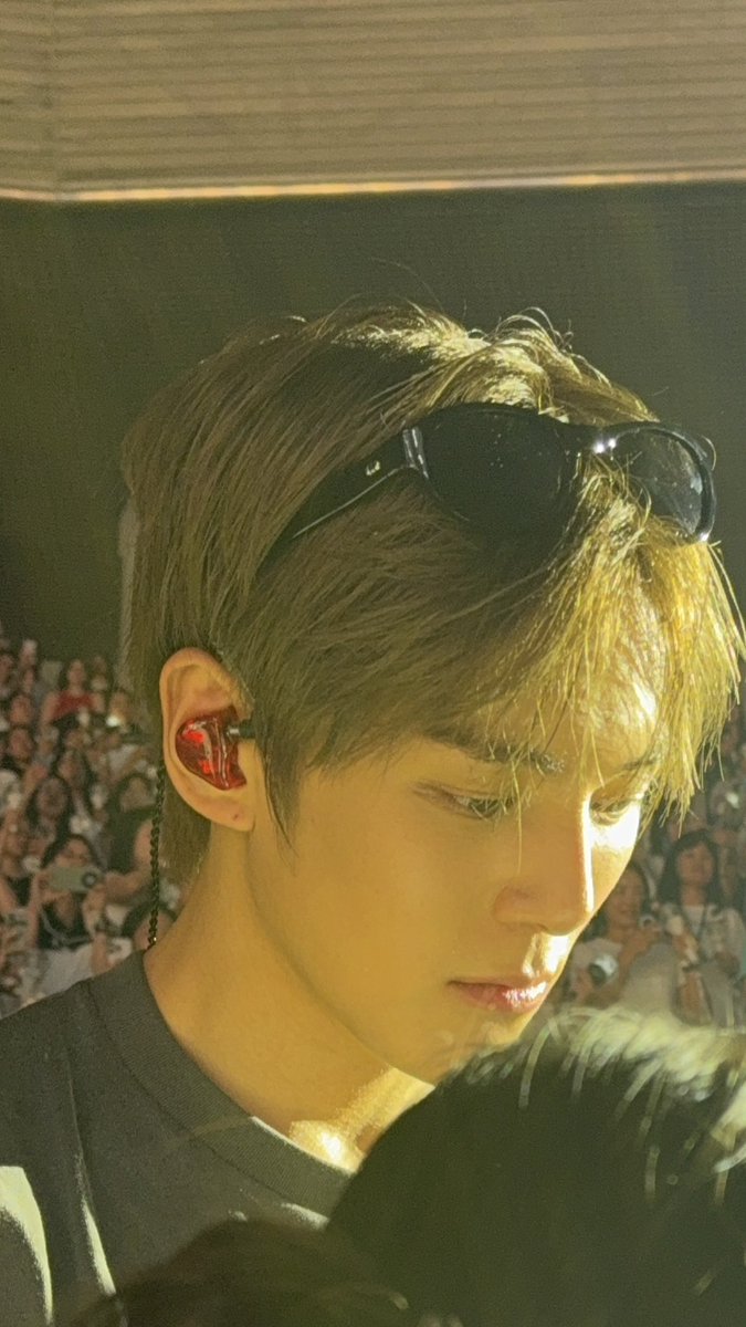 cucumberhaters's tweet photo. selamat setahun minhyuk luar biasa https://t.co/JKkk6ioJ67