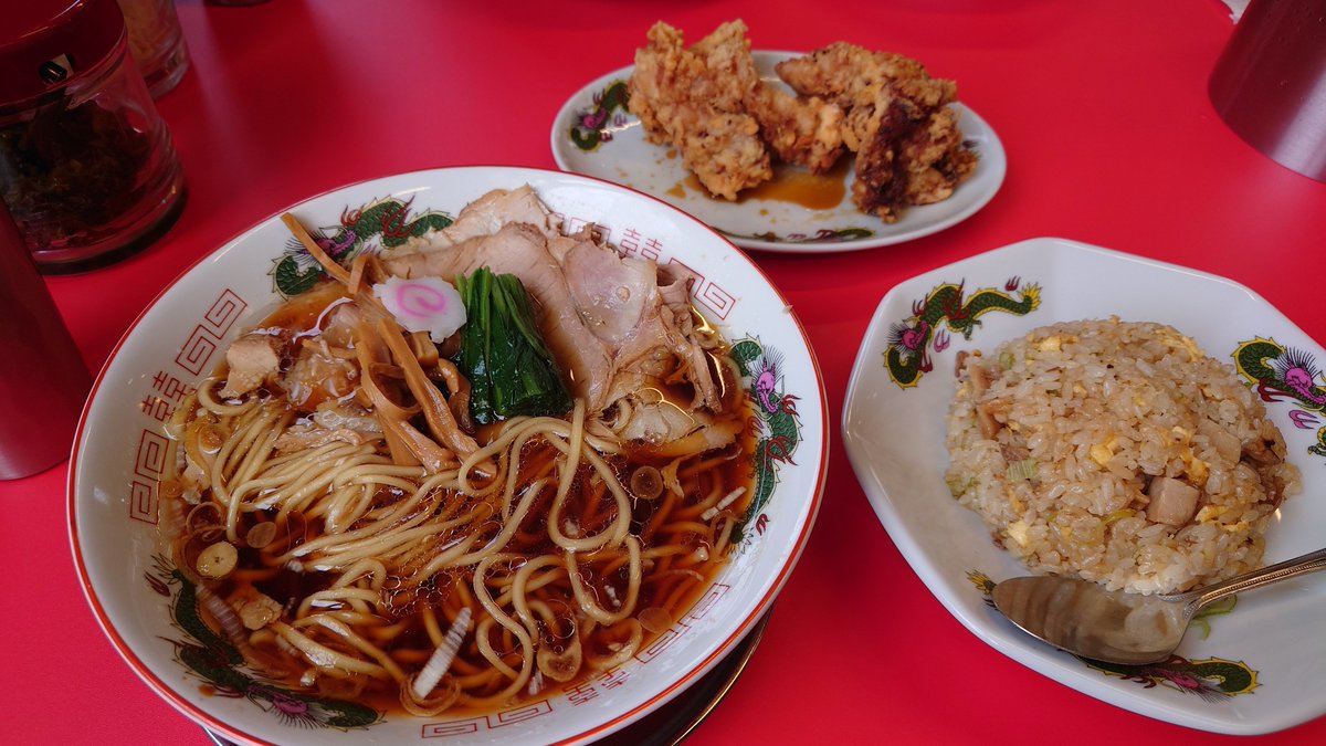 seafront_777's tweet photo. ラーメン、炒飯ともに美味しい…！
これは食べたかった味！唐揚げまでもれなく美味しい…！ https://t.co/pH7Oeb6Ck9
