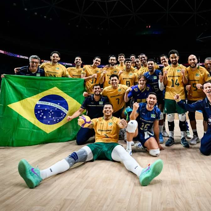 Temmzvolley's tweet photo. 🇧🇷 Brezilya Erkek Voleybolunun adım adım çöküşü....

📍 2002-2022 yılları arasında yaklaşık 20 yıl Dünya 1 numarası olarak kaldılar

📍 2004-2016 arası dört kez üst üste Olimpiyat finali oynadılar 🥇🥈🥈 🥇

📍 2002-2022 arasında tüm Dünya Şampiyonalarında kürsüde yer aldılar 🥇🥇🥇🥈🥈🥉
 
📍 1990'dan beri oynanan tüm WL/VNL maçlarında ilk 8 içerisinde yer aldılar, 10 şampiyonlukları var.

📍2023'te son Güney Amerika Şampiyonası'nda Arjantin'e finalde kaybettiler, 1967'den üst üste 28 şampiyonlukları bulunuyordu

📍 Çok uzun yıllar kurulan bu dominasyonun ardından Brezilya son OG ve WCH'de kürsünün ve yarı finallerin dışında kaldılar.

ve an itibarıyla da 36 yıl sonra ilk kez WL/VNL'de ilk 8'in dışında kaldılar

Bir devrin sonuna mı geliyoruz?