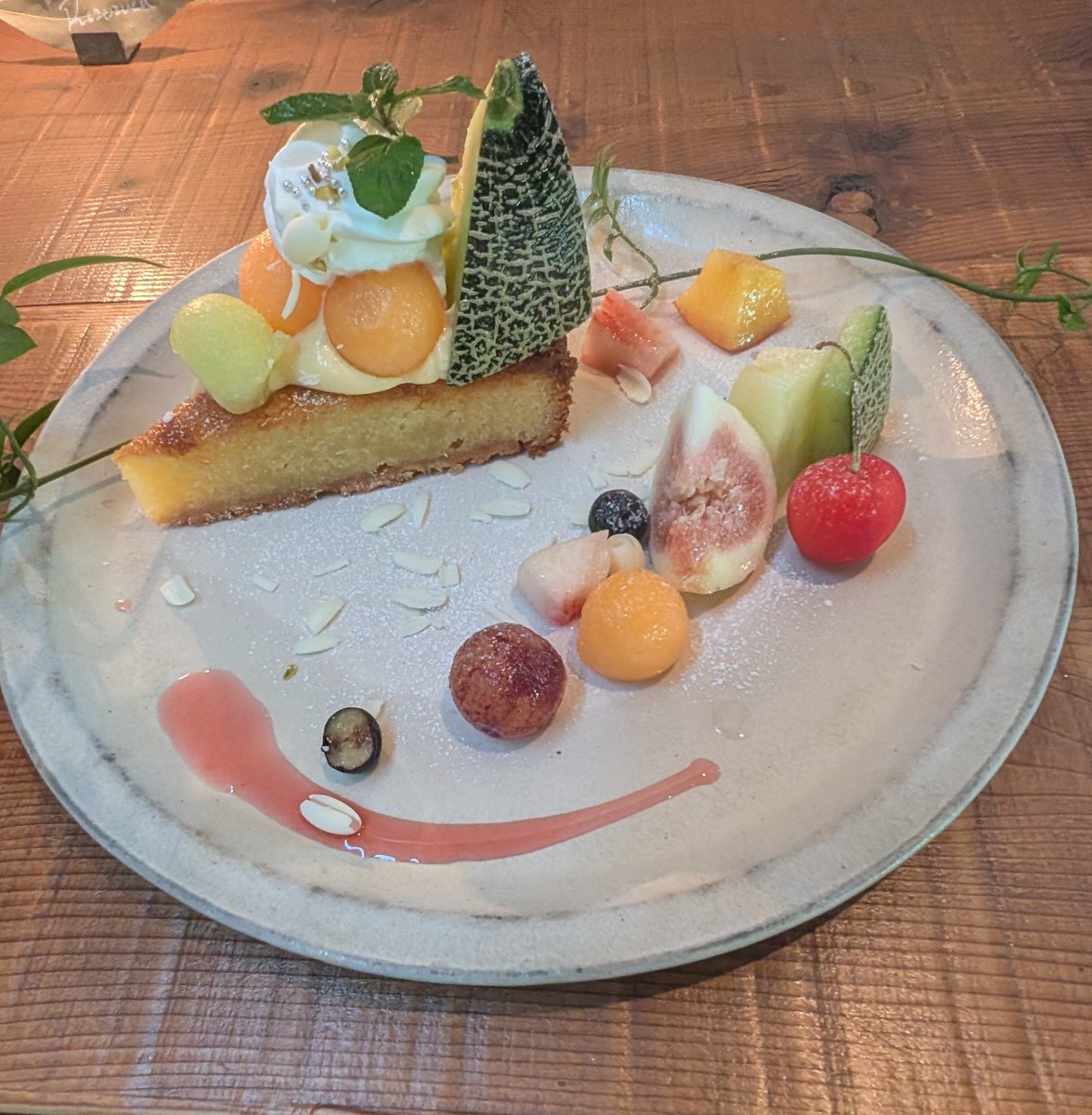 Tb0Vu's tweet photo. メロンタルト🥧✨️🍈 https://t.co/V7tvSLkVR8