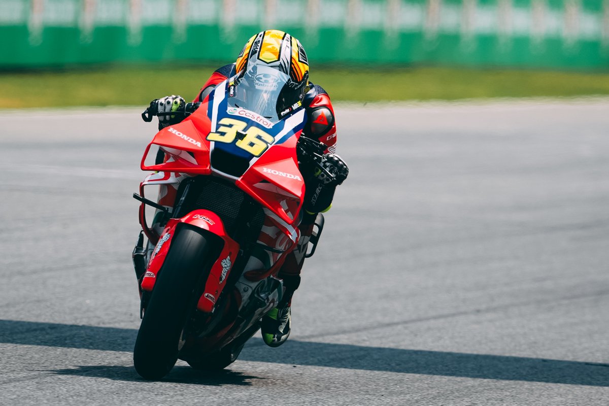 HRC_MotoGP's tweet photo. Honda HRC's mid-year check in #ThaiGP 🇹🇭
Quali:
🅿️🔟 @JoanMirOfficial 1’29.385
🅿️1️⃣4️⃣ @Luca_Marini_97 1’29.446
Sprint:
🅿️7️⃣ @JoanMirOfficial +4.924
🅿️🔟 @Luca_Marini_97 +7.796
#ThaiGP:
🅿️🔟 @Luca_Marini_97 +19.101
❌❌ @JoanMirOfficial DNF https://t.co/KWjMcyunOw