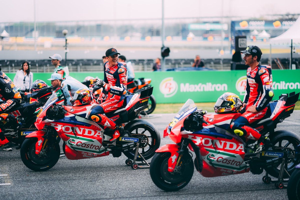HRC_MotoGP's tweet photo. Honda HRC's mid-year check in #ThaiGP 🇹🇭
Quali:
🅿️🔟 @JoanMirOfficial 1’29.385
🅿️1️⃣4️⃣ @Luca_Marini_97 1’29.446
Sprint:
🅿️7️⃣ @JoanMirOfficial +4.924
🅿️🔟 @Luca_Marini_97 +7.796
#ThaiGP:
🅿️🔟 @Luca_Marini_97 +19.101
❌❌ @JoanMirOfficial DNF https://t.co/KWjMcyunOw
