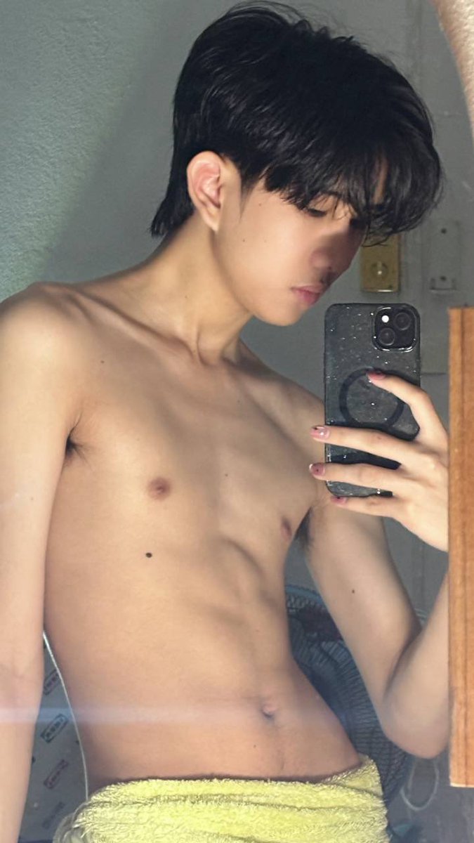 chaireul's tweet photo. 🥵 https://t.co/espTyUiMkp