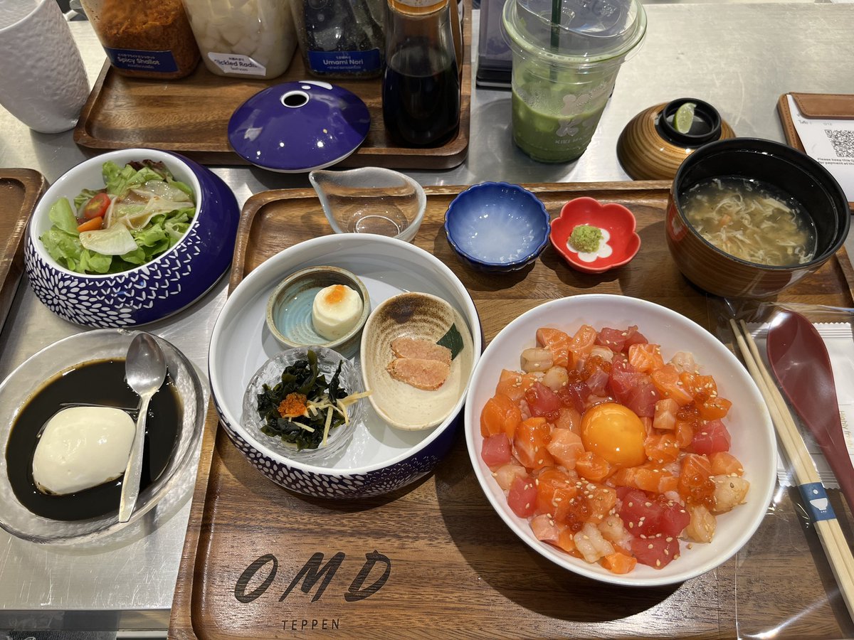 baiibaiibubua's tweet photo. เมื่อวานไปอีท Omakase Don by Teppen สาขา Central Park มาค่า ร้านอยู่ชั้น G ใกล้ๆทองสมิทธ์ ราคาน่ารักๆเริ่มต้น 250 บาท เรากิน Kaizen Don มีแซลมอนหั่นเต๋า, ปลาทูน่าหั่นเต๋า , กุ้งหั่นเต๋า และไข่ปลาแซลมอน ท๊อปด้วยไข่ดอง (เลือกไข่ได้) เพิ่ม comfort set +90 ได้ตามรูป อิ่มจุกๆเลยค่ะ https://t.co/Hqn0tqa5ni