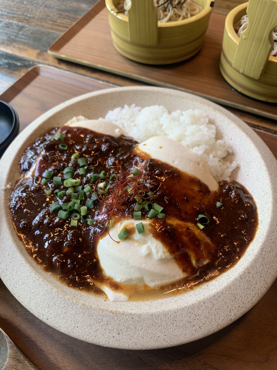 ai20220326's tweet photo. Lunch𐩢𐩺
FARMER'S TABLE

＊加茂七とうふの麻婆丼
＊茅野産蕎麦粉の二色蕎麦食べ比べ
どちらも前菜付き おいしかった😋

ランチのあと温泉 音無しの湯へ♨️ https://t.co/j0nckh8DBs