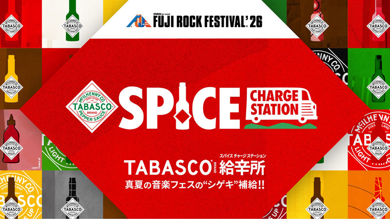 shokuhinet's tweet photo. 「TABASCOソース」を展開するマキルヘニー社は、7月24～26日に新潟県湯沢町の苗場スキー場で開催される日本最大級の野外ロックフェスイベント「FUJI ROCK FESTIVAL '26」にオフィシャルスポンサーとして初協賛する。ブランドメッセージ「日常に、スパイスを。」を体現する取り組みとして「音楽」に着目。「音楽に、スパイスを。」をコンセプトに、野外フェスを楽しむための刺激を補給する「給辛所」として「TABASCO BRAND SPICE CHARGE STATION（タバスコブランドチャージステーション）」を会場内の20以上のスポットで展開する。「TABASCOブランド」ならではのスパイスで、大自然の中で楽しむ音楽とフェスごはんの時間をさらに熱く、楽しく彩る。

　エントランス前の「YELLOW CLIFF」エリア内ブースでブランドステーションを展開する。日本で販売している7種類のTABASCOソースに加え、通常は一般販売していない希少な「TABASCOソース ファミリーリザーブ」を自由に楽しめるテイスティング体験を実施。レッドソースの3年熟成を大きく上回る8年熟成の厳選唐辛子と白ワインビネガーが織りなす深みのあるコクとまろやかな味わいを特別に提供する。

　ブランドステーションでは、TABASCOソースミニボトルやブランドグッズが当たるゲームなど、ブランドの世界観を体感できる参加型コンテンツを展開。食を通じて体をチャージし、遊びを通じて気持ちも高める「スパイスチャージ」を届ける。

　会場内の飲食店20店舗の協力でサテライトステーションも展開する。すべてのステーションでTABASCOソースをフードやドリンクとともに自由に楽しめるようにする。一部店舗では今回のコラボレーションのために開発したTABASCOソースを使用した特別メニューも販売する。
 #新潟県 #白ワインビネガー #スポンサー #マキルヘニー #TABASCOソース #ワインビネガー #湯沢町 #苗場 #FUJIROCKFESTIVAL #レッドソース #ソース #調味料 #各種イベント
