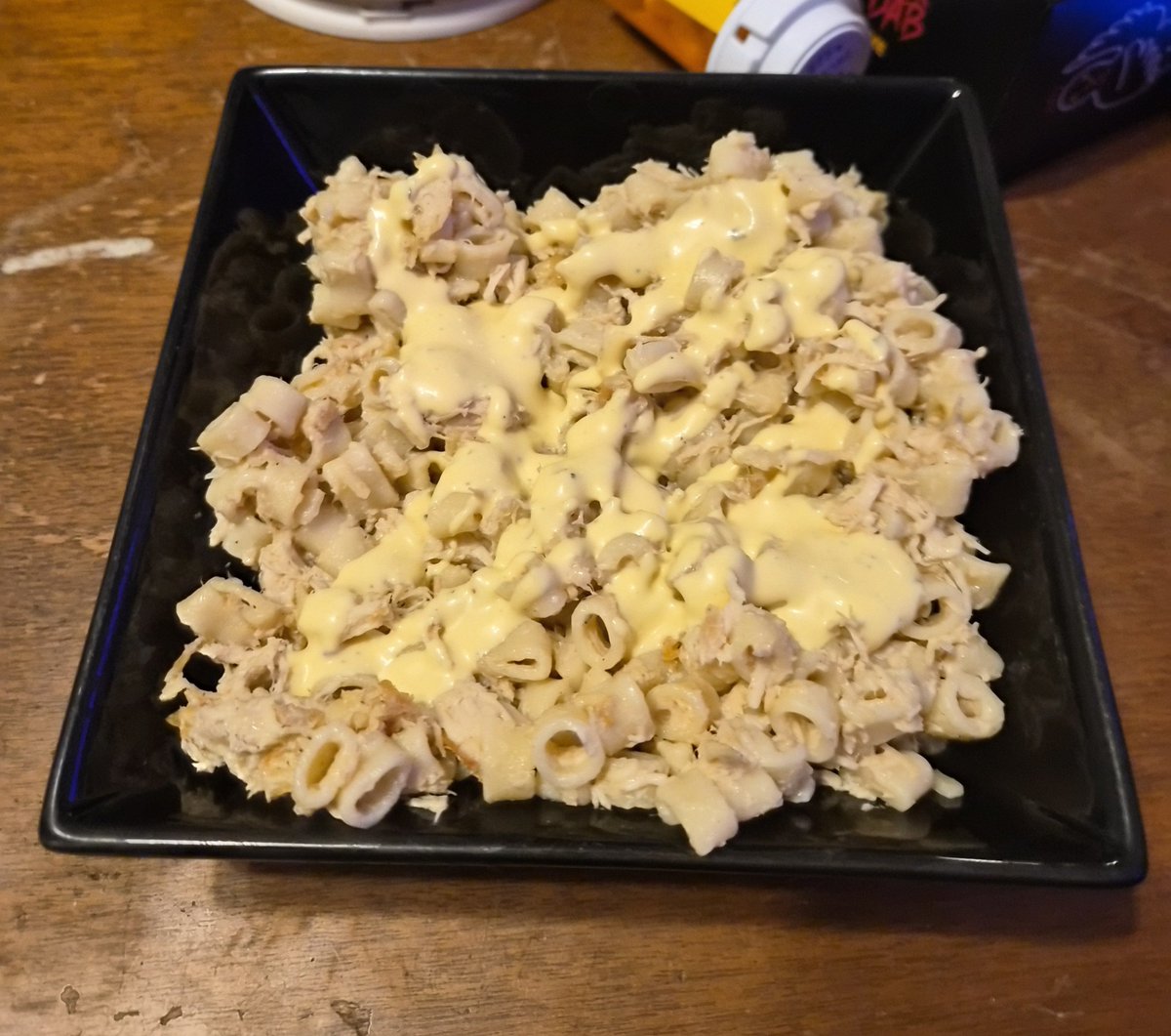 Kenny_ednos's tweet photo. @lunar_luminz Alright nighttime nummies! My dad also made some Chicken Alfredo. And even made it with ditalini bc I don't like the texture of fettuccine.

1:45am-my dad's ditalini chicken Alfredo (with garlic ranch ofc) and milk 
Cals:1340 https://t.co/Wx8eAm99JX