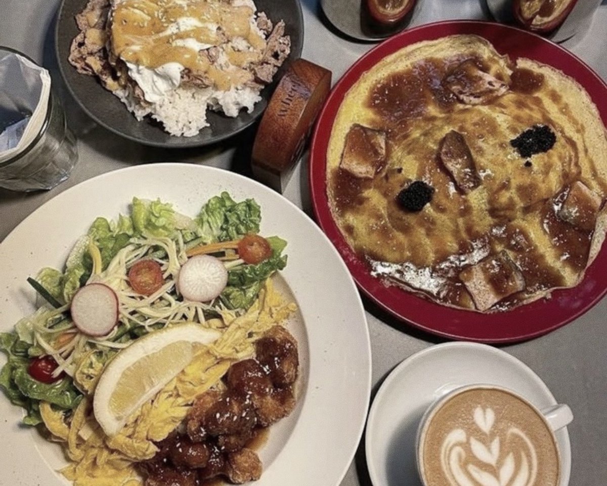 swaranoesa's tweet photo. ️️
 ️️
 ️️
⟟ Wheels Coffee Roasters, Bandung.
19th July 2026 ╱ 12:42 PM.

Akhirnya bertemu barudak Bandung. Setelah isi perut, siap muter-muter sampai plenger gak?
 ️️
 ️️
 ️️ https://t.co/oXnTC5OA0y