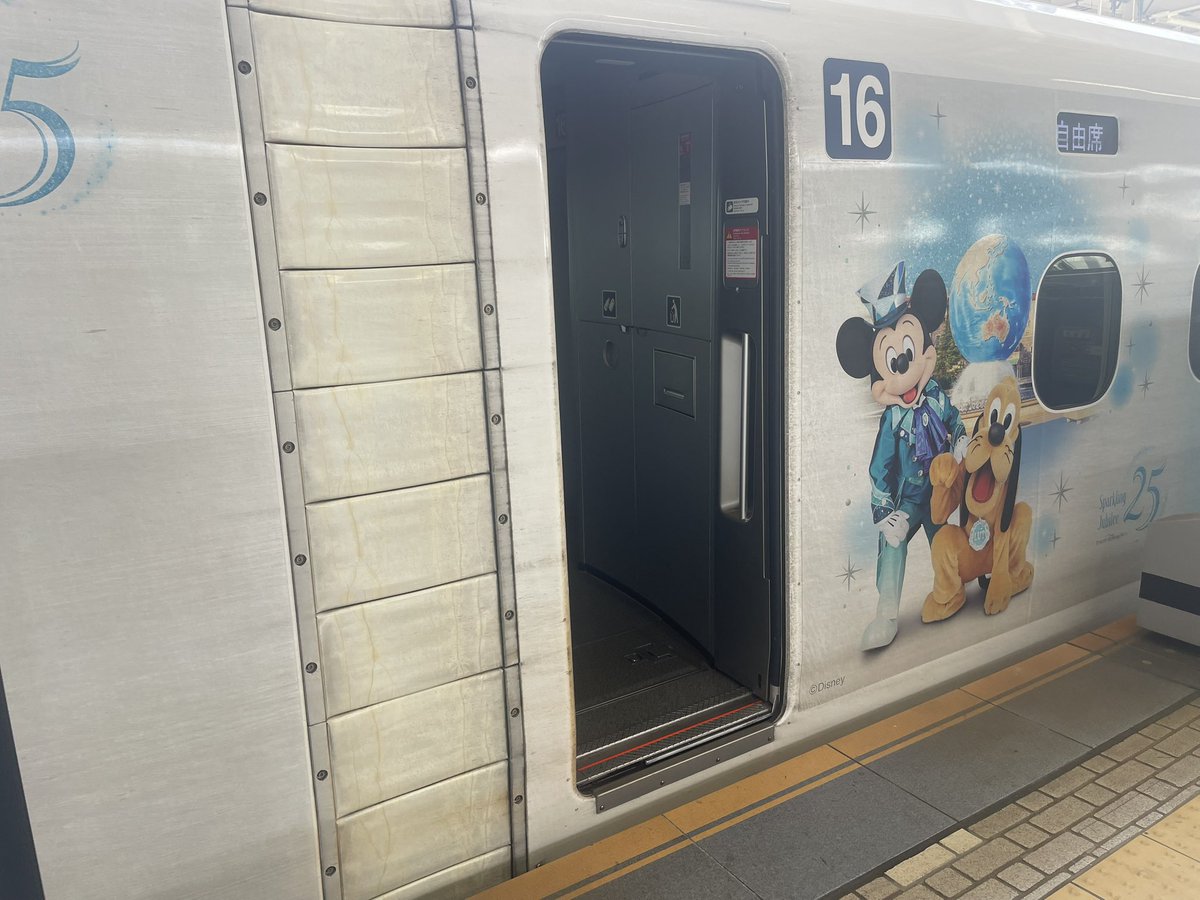crowley_y's tweet photo. こっちもいた https://t.co/NBKN8d8D0W