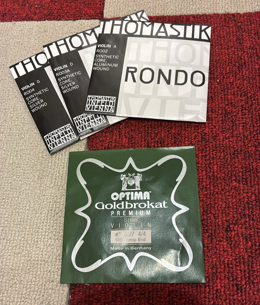 EN3_14's tweet photo. 弦変える。ゴールドブラカットプレミアムは初めて。
RONDOお高くなってしまったけど、代替になりそうなの全部高かったのでやっぱこれがベストかな。 https://t.co/CW3U3UnWkJ